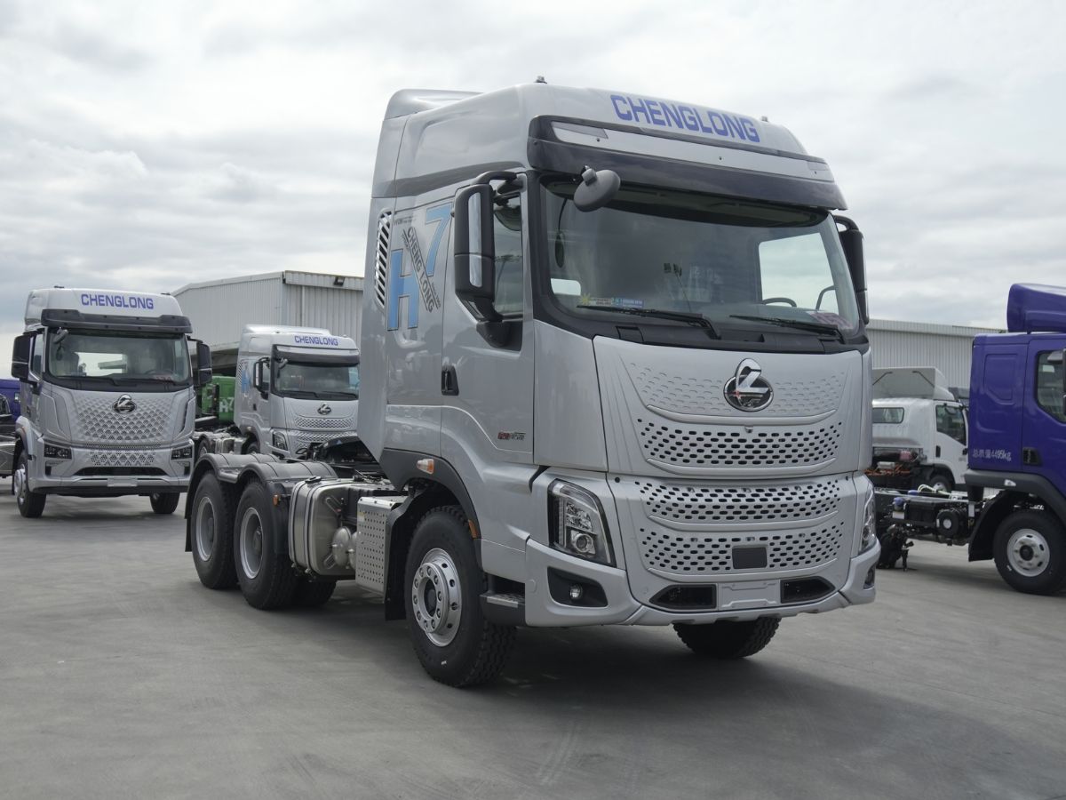 ĐẦU KÉO 6X4 Cầu láp lốp 12r20