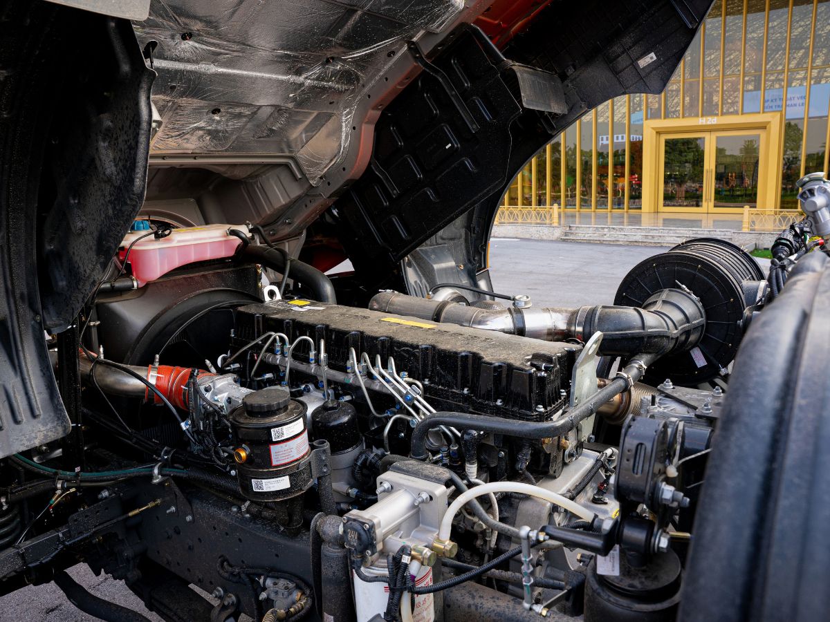 ĐẦU KÉO 6X4 Cầu láp lốp 12R22.5