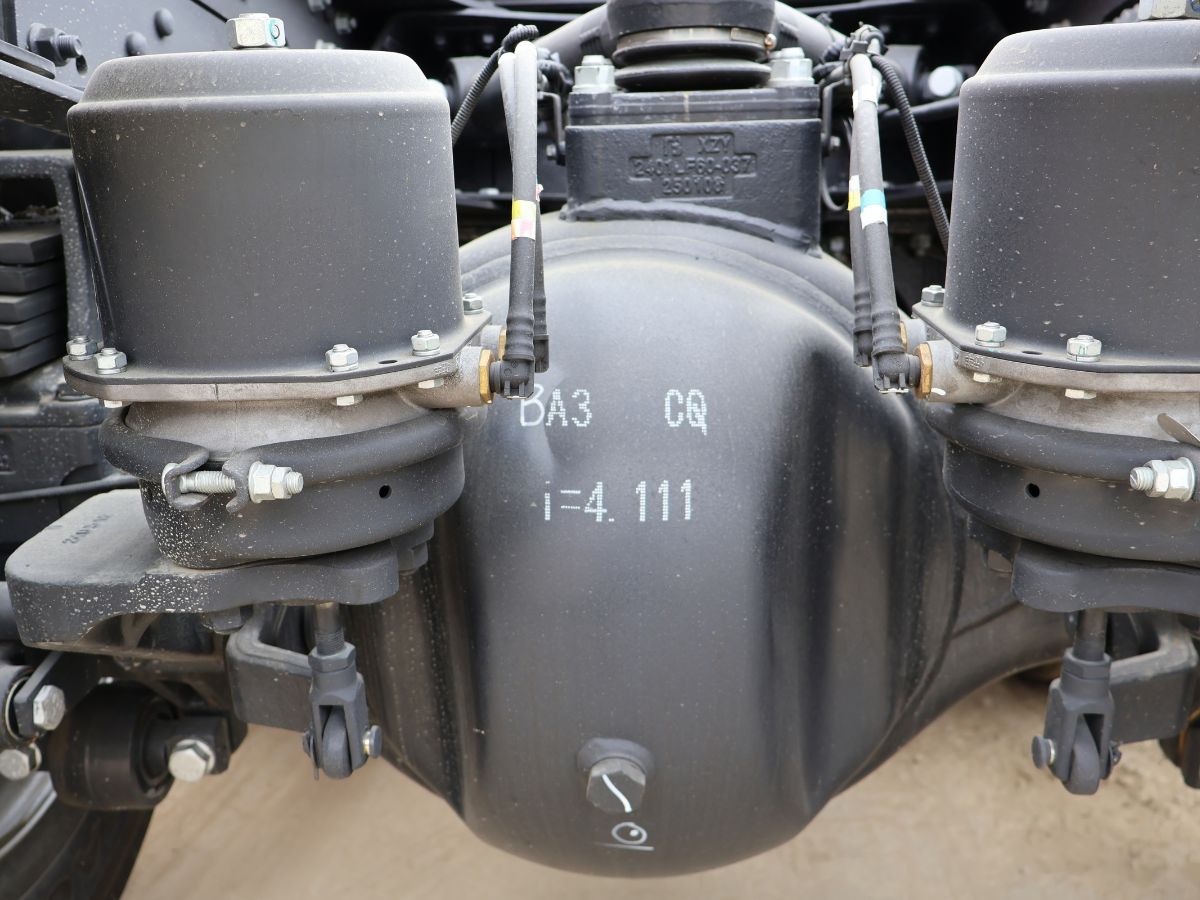ĐẦU KÉO 6X4 Cầu láp lốp 12R22.5